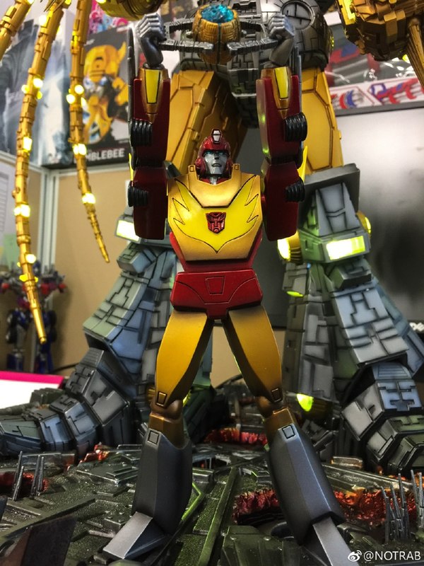 Unicron Lamp From Soldier Story In Hand Photos  (3 of 6)